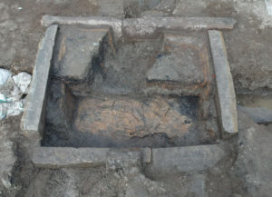 発掘された石組遺構